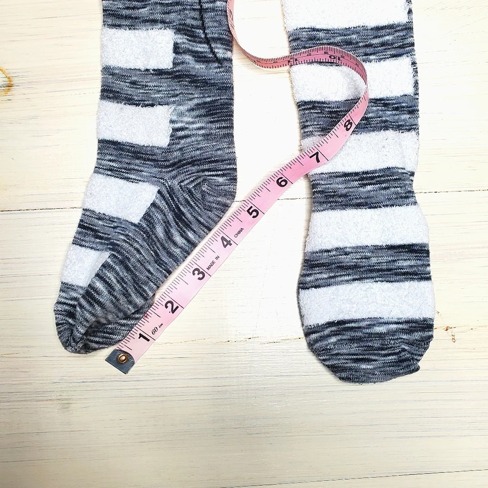 32) RACCOON 🦝 KneeHigh Socks Sz. 4